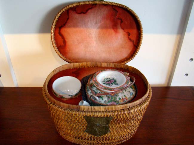 A fine 19th century Chinese Rose Medallion Teapot and cup in their original rattan lidded 'Tea ceremony' basket. — image 5